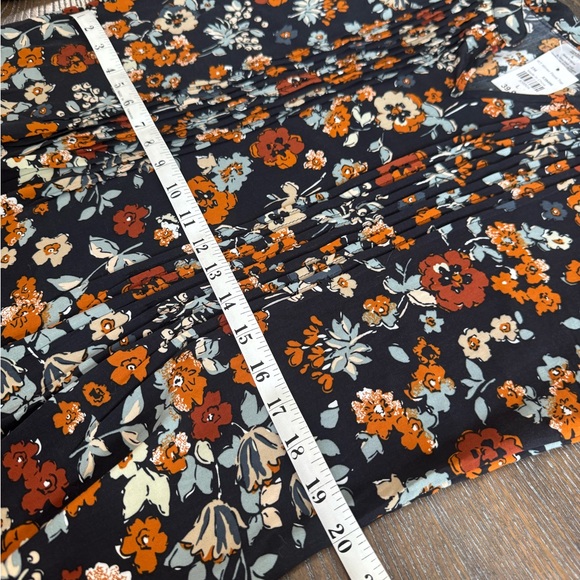 NWT 𝘾𝙧𝙖𝙘𝙠𝙚𝙧 𝘽𝙖𝙧𝙧𝙚𝙡 Floral Top Size Large - Picture 13 of 16